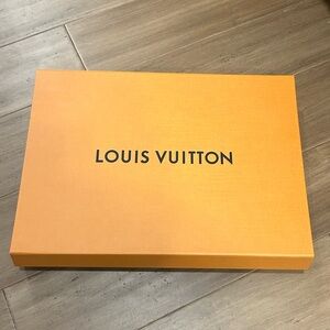 (Like New) Louis Vuitton Gift box and Bow